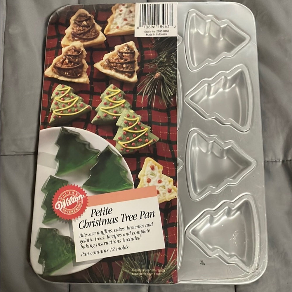 Wilton Silver Petite Christmas Tree Pan